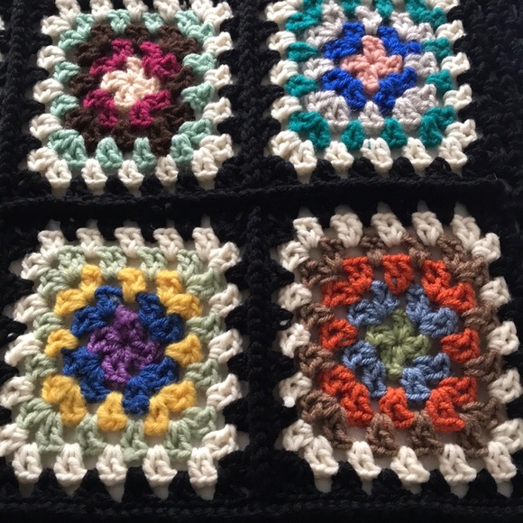 New Granny Square Crochet Afghan Child or Throw Size 35 " x 42" - Picture 3 of 6